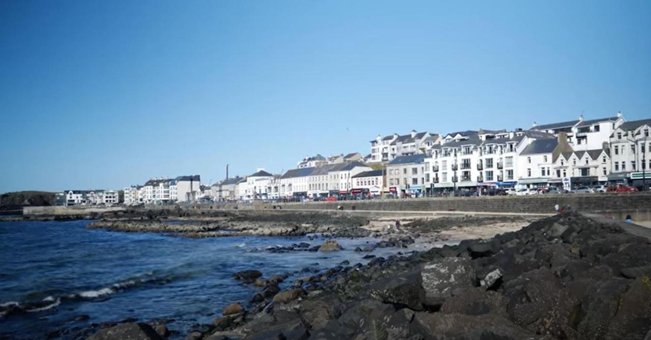 הוילה Enfield Street House Behind Portstewart Promenade With Partial Sea View From Front 3 Bed Sleeps 7 מראה חיצוני תמונה