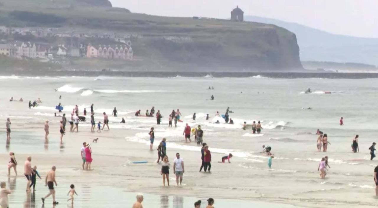הוילה Enfield Street House Behind Portstewart Promenade With Partial Sea View From Front 3 Bed Sleeps 7 מראה חיצוני תמונה